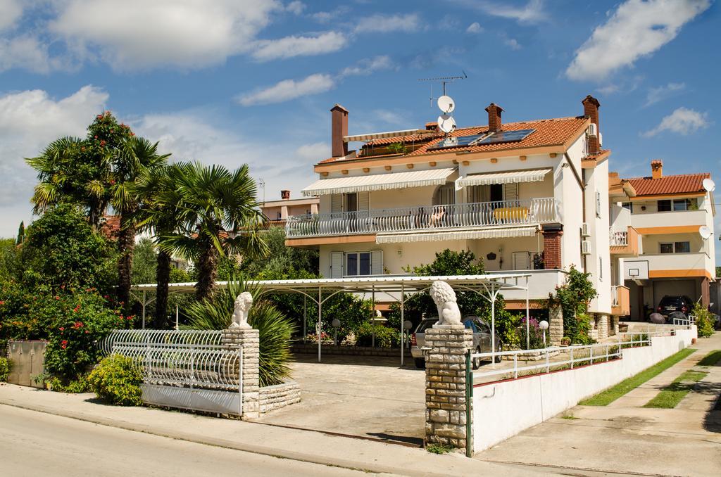 Hotel Pansion Adria Sveti Filip i Jakov Zewnętrze zdjęcie