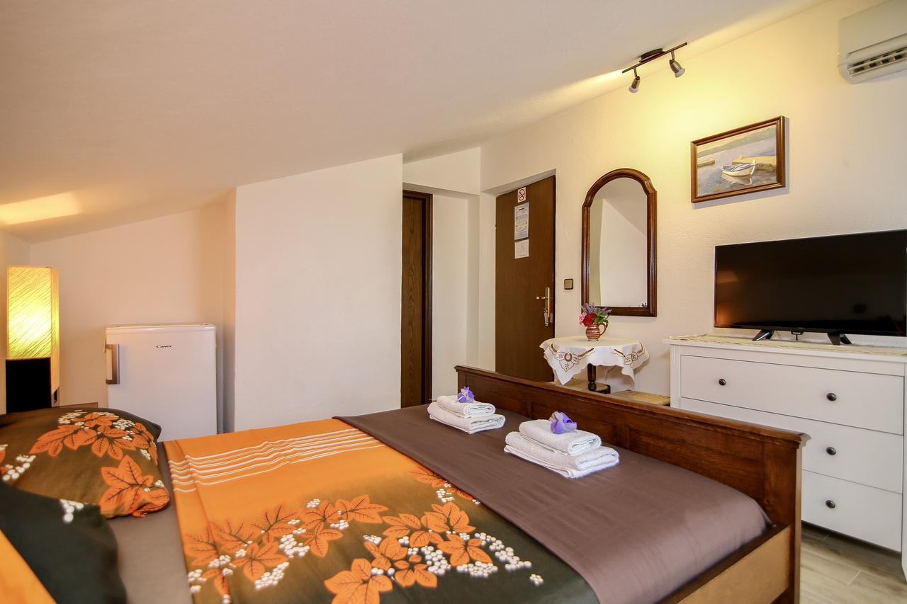 Hotel Pansion Adria Sveti Filip i Jakov Zewnętrze zdjęcie