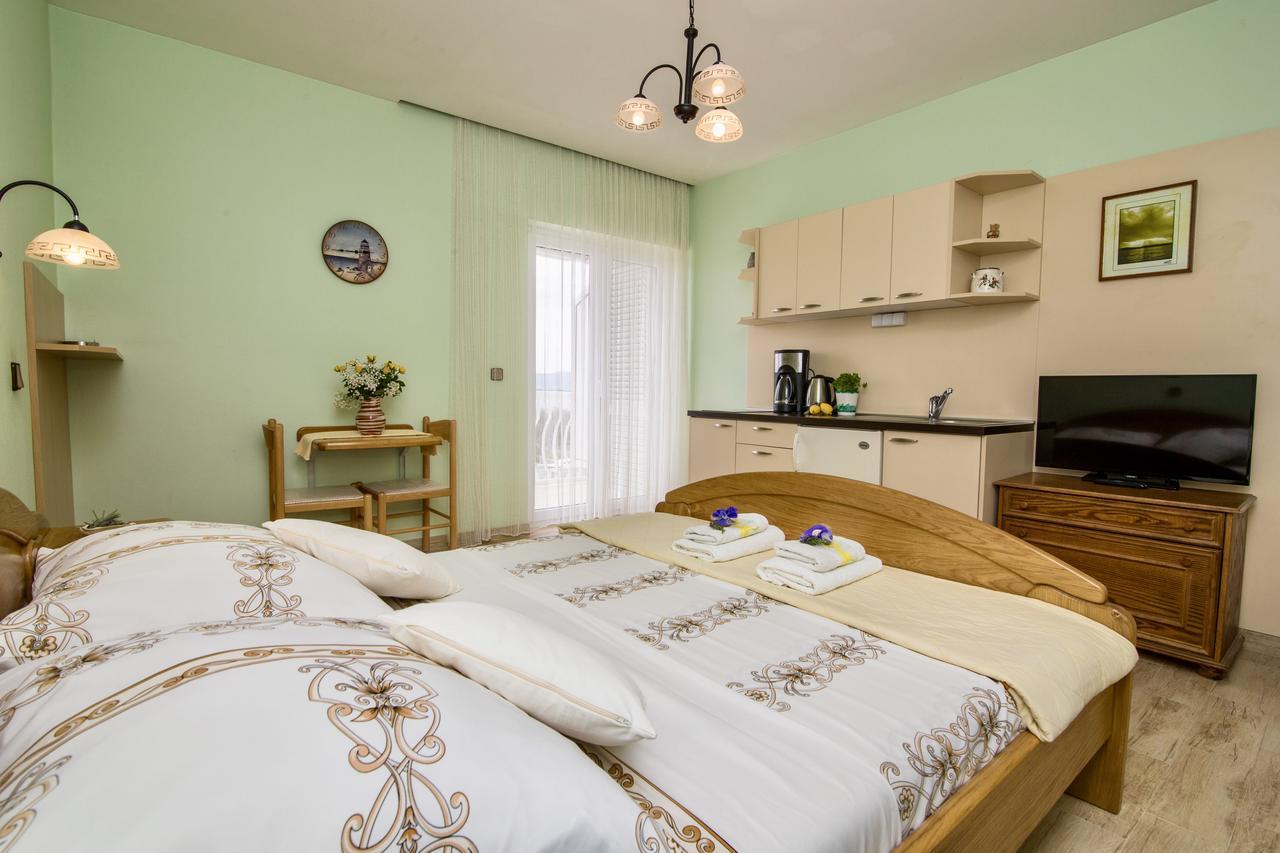 Hotel Pansion Adria Sveti Filip i Jakov Zewnętrze zdjęcie