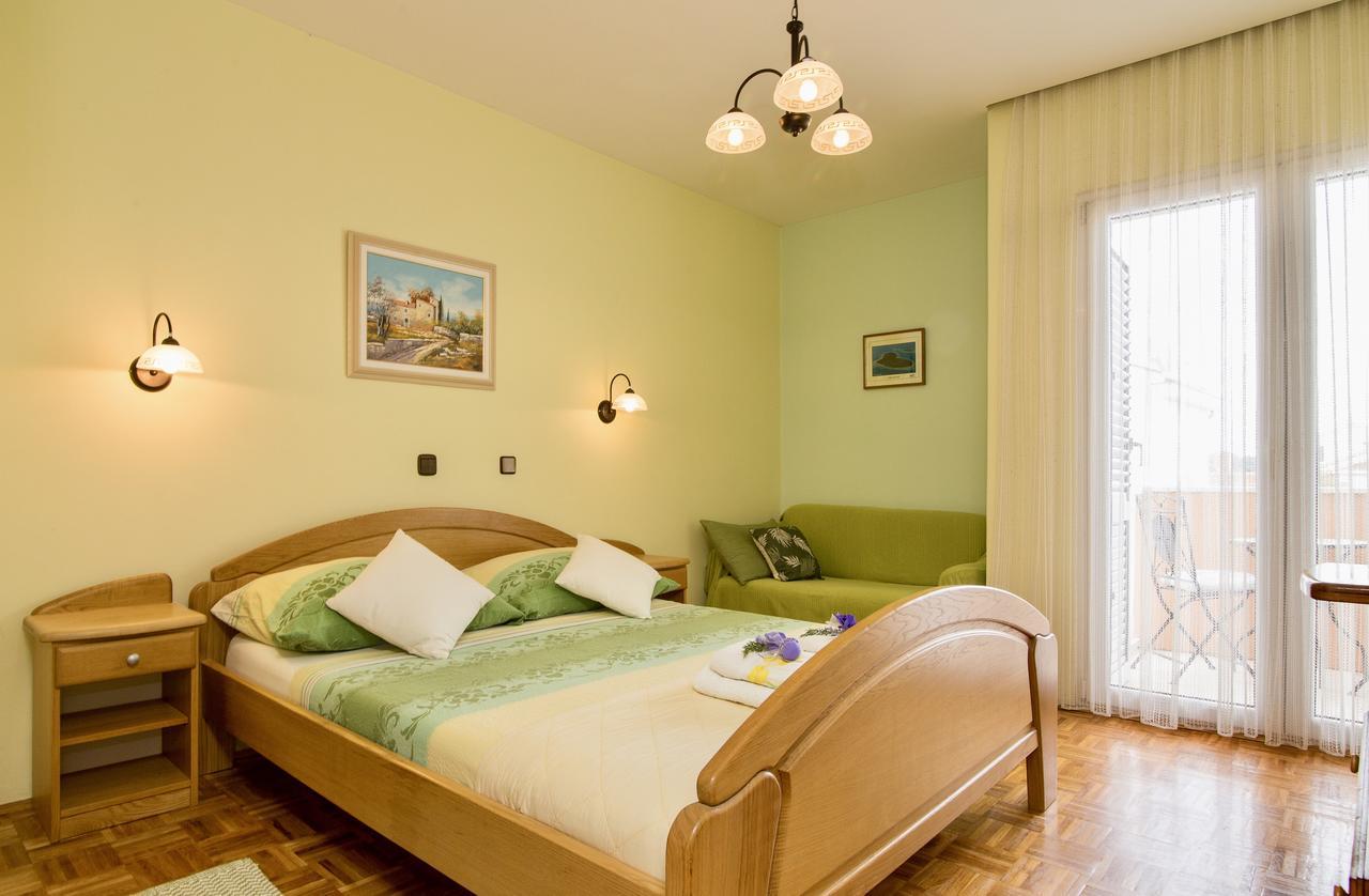 Hotel Pansion Adria Sveti Filip i Jakov Zewnętrze zdjęcie