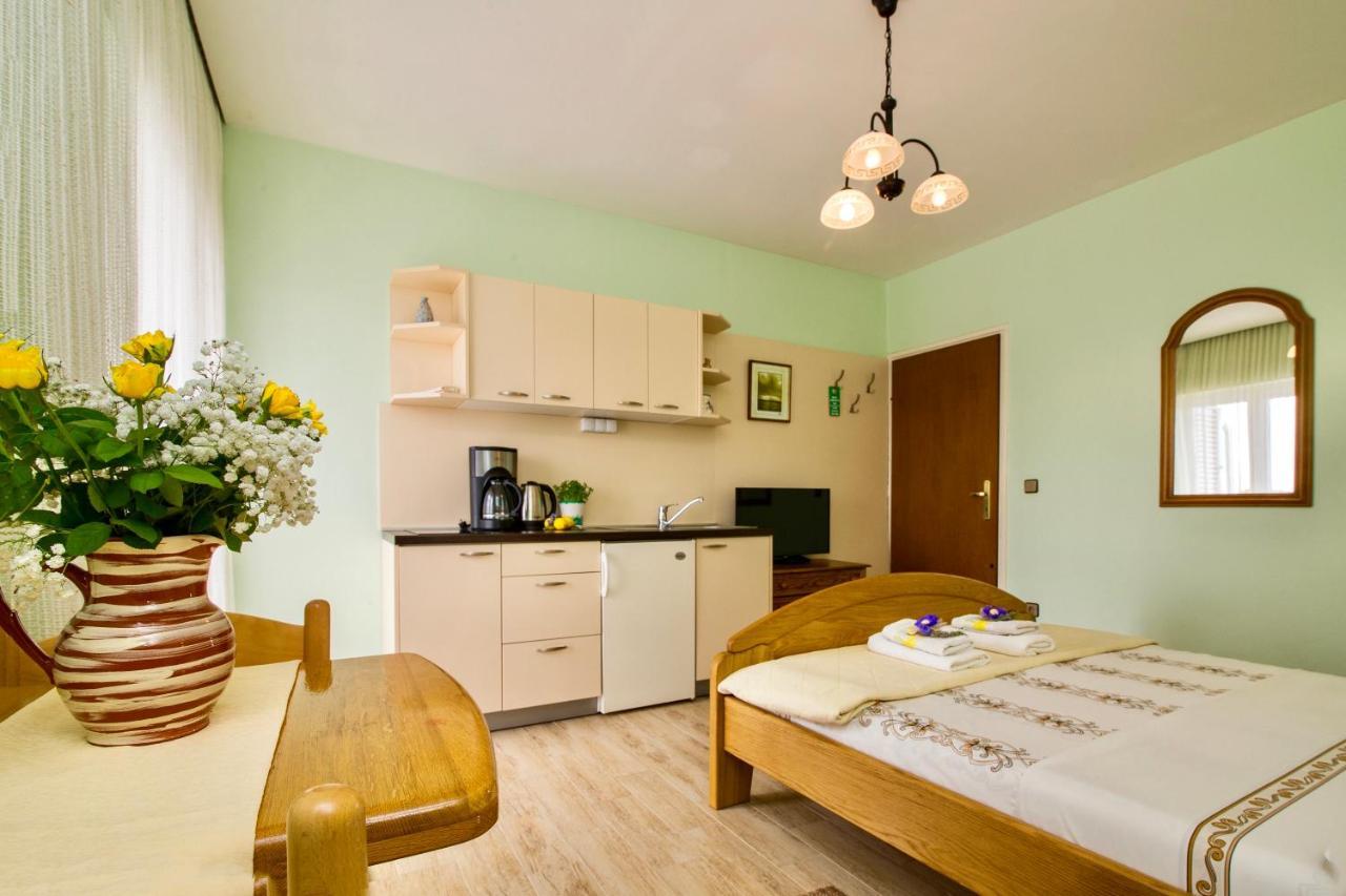 Hotel Pansion Adria Sveti Filip i Jakov Zewnętrze zdjęcie