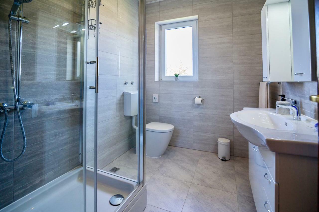 Hotel Pansion Adria Sveti Filip i Jakov Zewnętrze zdjęcie